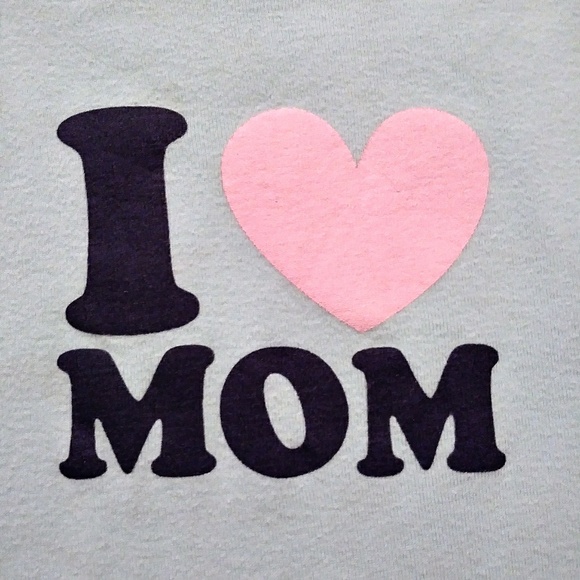 Old Navy "I ❤ MOM" Tees - Picture 5 of 8